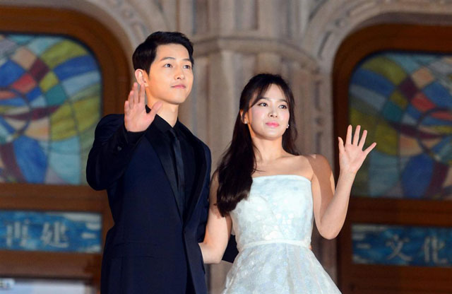 Song Joong-ki và Song Hye-kyo lọt top 10 cá nhân, tập thể quyền lực nhất Hàn Quốc năm 2017