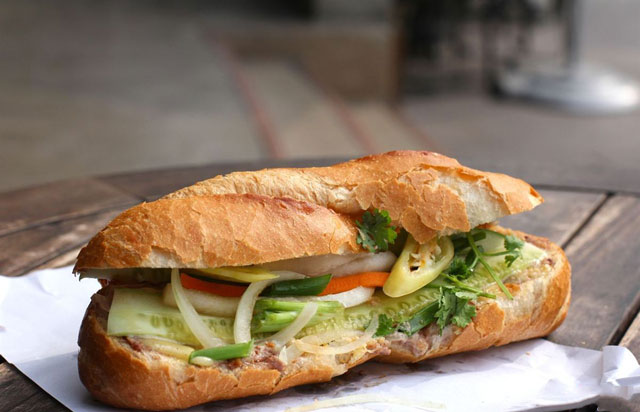 Báo ngoại gợi ý 10 món ăn đường phố hấp dẫn nhất Việt Nam