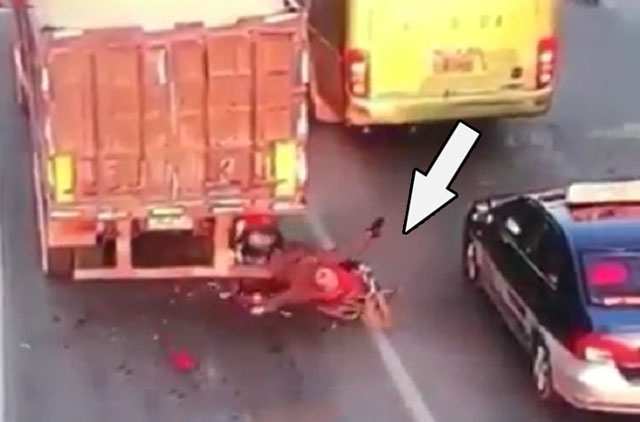CLIP HOT NGÀY 17/8: Chết thảm khi húc vào đuôi xe container, thanh niên gây tai nạn liên hoàn ở Đồng Nai