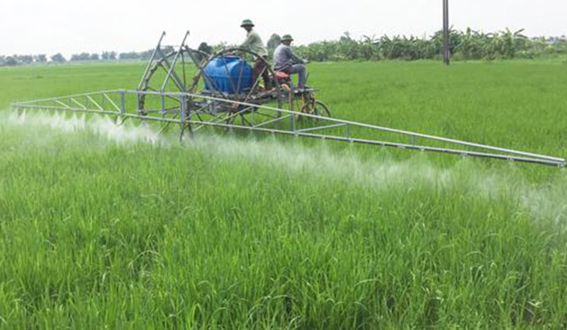 Sau robot gieo hạt, Phạm Văn Hát sáng chế máy phun thuốc trừ sâu