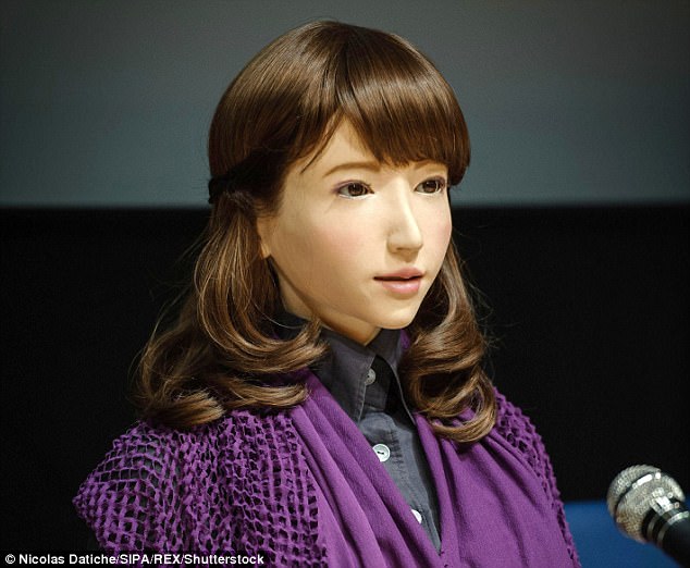 Nhật Bản: Robot giống hệt con người làm MC trên truyền hình