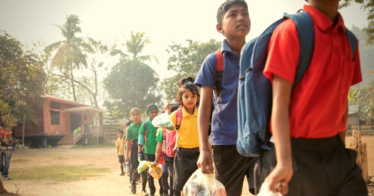 Ngôi trường Ấn Độ nhận rác thải thay học phí, ‘trả lương’ cho học sinh
